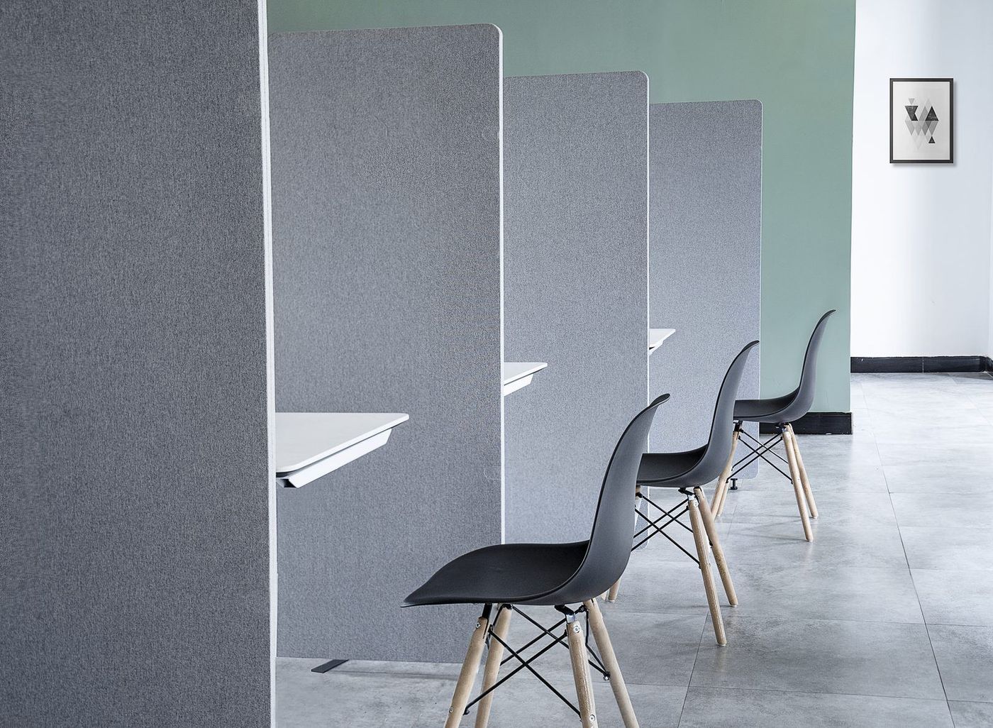 Freestanding screens & workstations